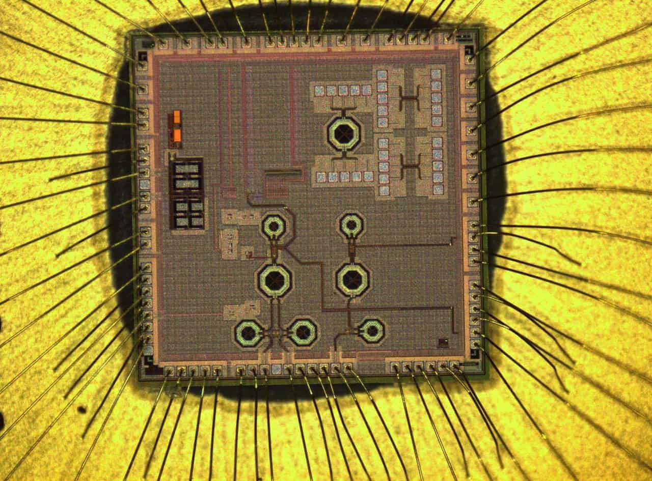 Microscope dans l'electronique