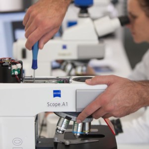 Maintenance et entretien de microscopes
