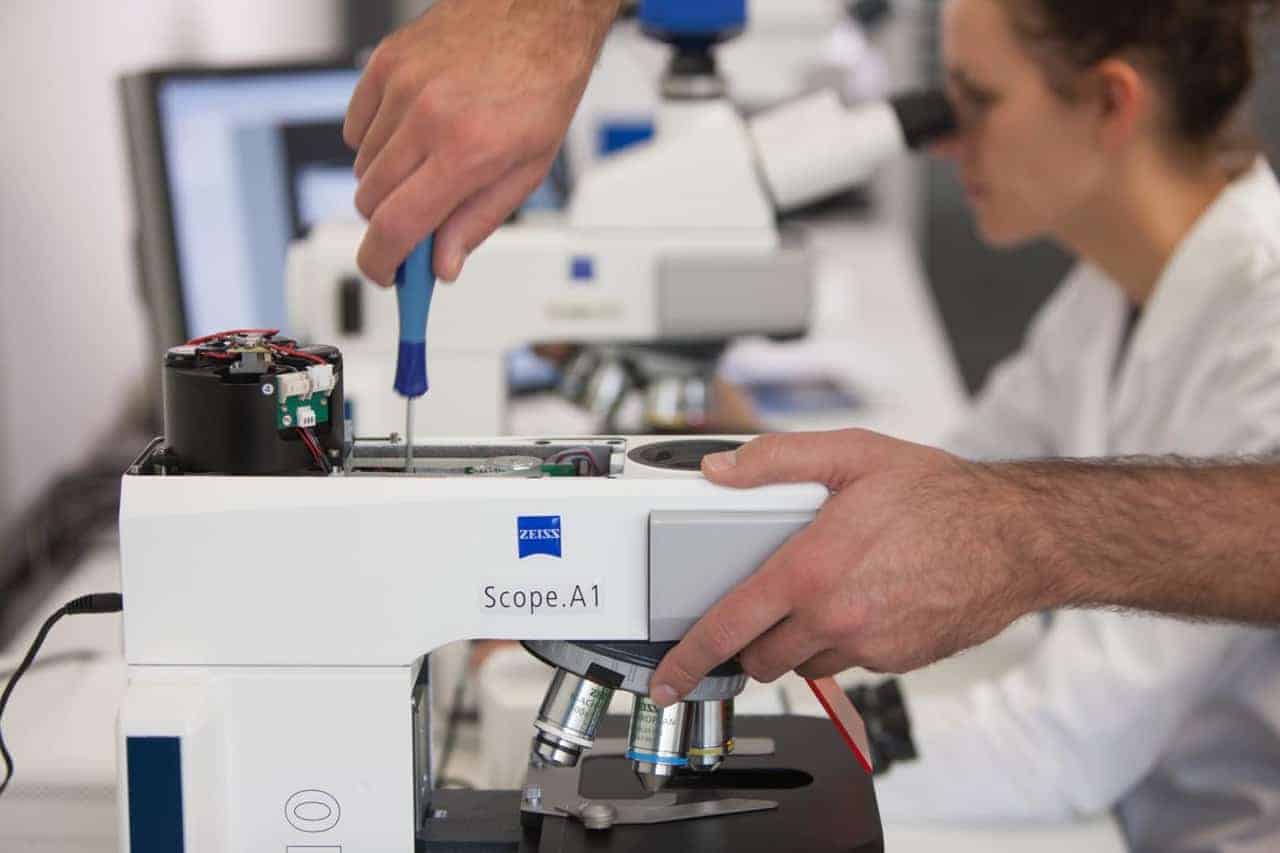 Maintenance et entretien de microscopes